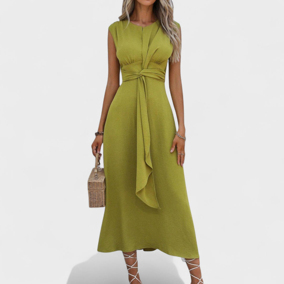 Emilia - Chic Sleeveless Maxi Dress Featuring a Round Neckline