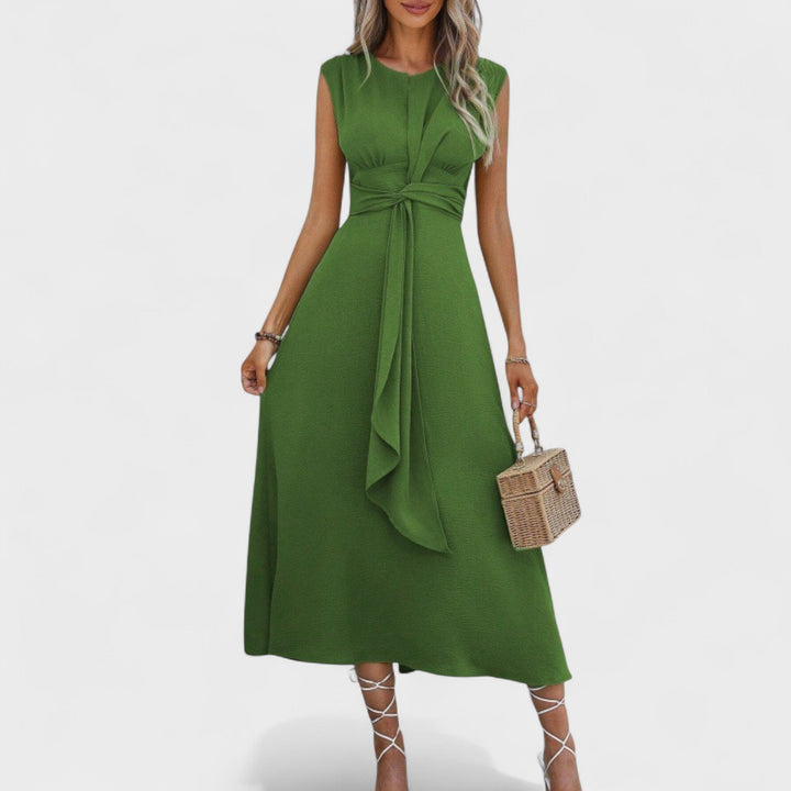 Emilia - Chic Sleeveless Maxi Dress Featuring a Round Neckline