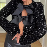 Chaqueta Elegante Brillante con Detalles de Pajarita Negra