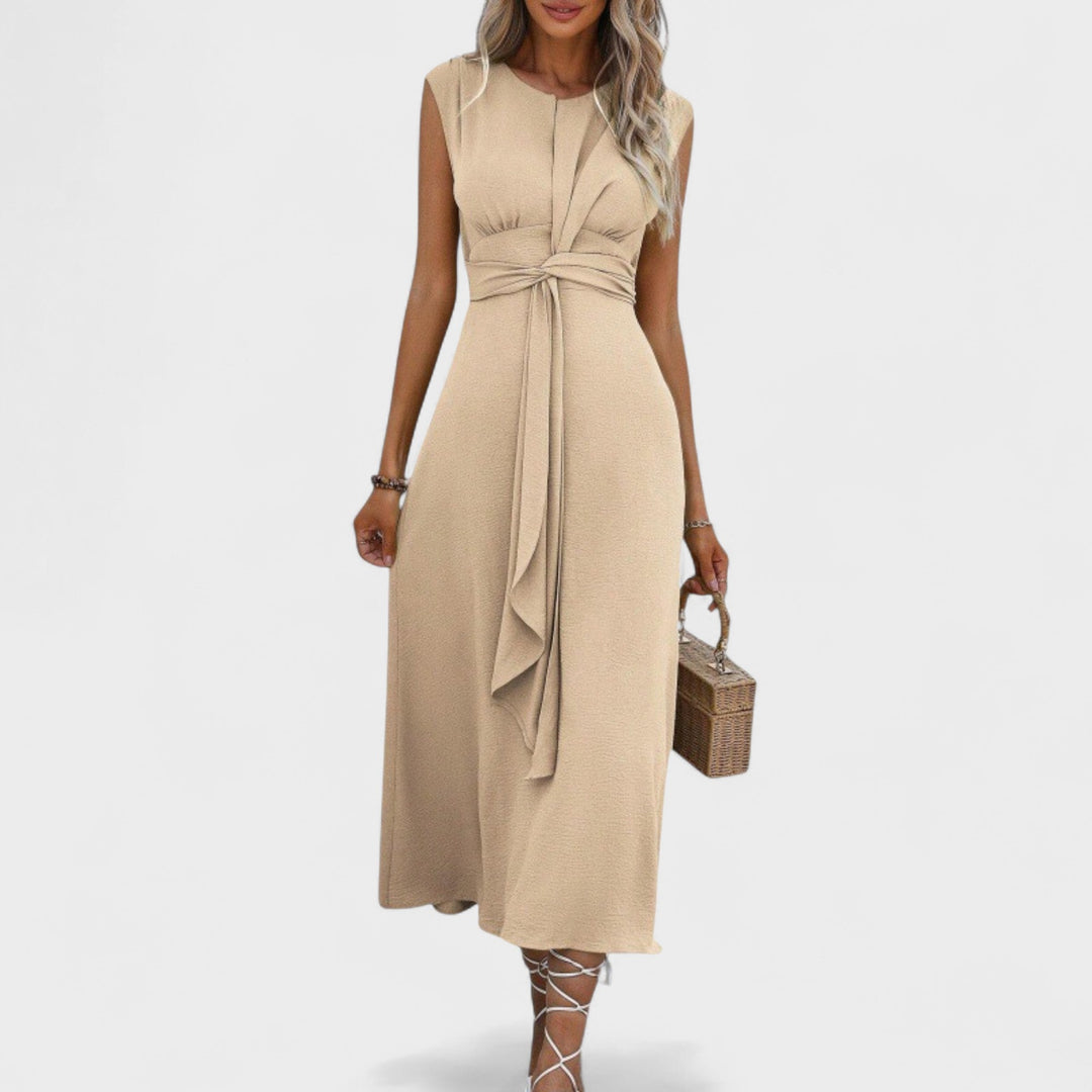 Emilia - Chic Sleeveless Maxi Dress Featuring a Round Neckline