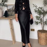Chaqueta Elegante Brillante con Detalles de Pajarita Negra