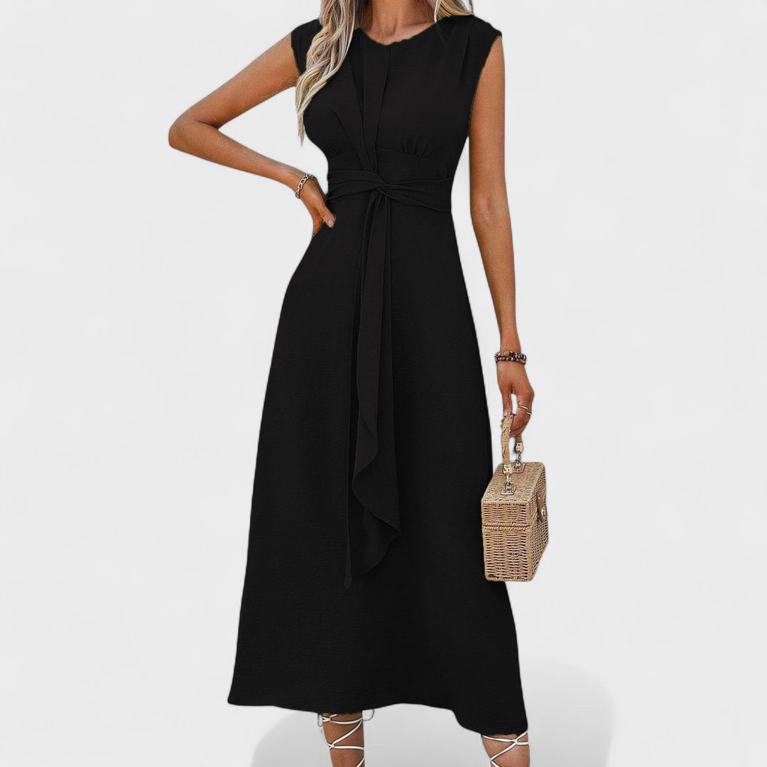Emilia - Chic Sleeveless Maxi Dress Featuring a Round Neckline