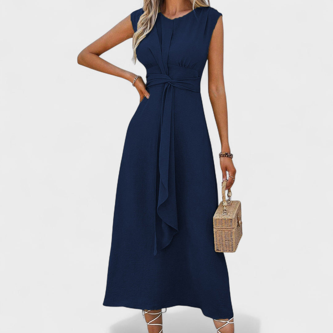 Emilia - Chic Sleeveless Maxi Dress Featuring a Round Neckline