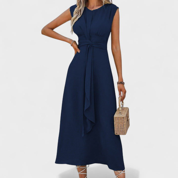 Emilia - Chic Sleeveless Maxi Dress Featuring a Round Neckline