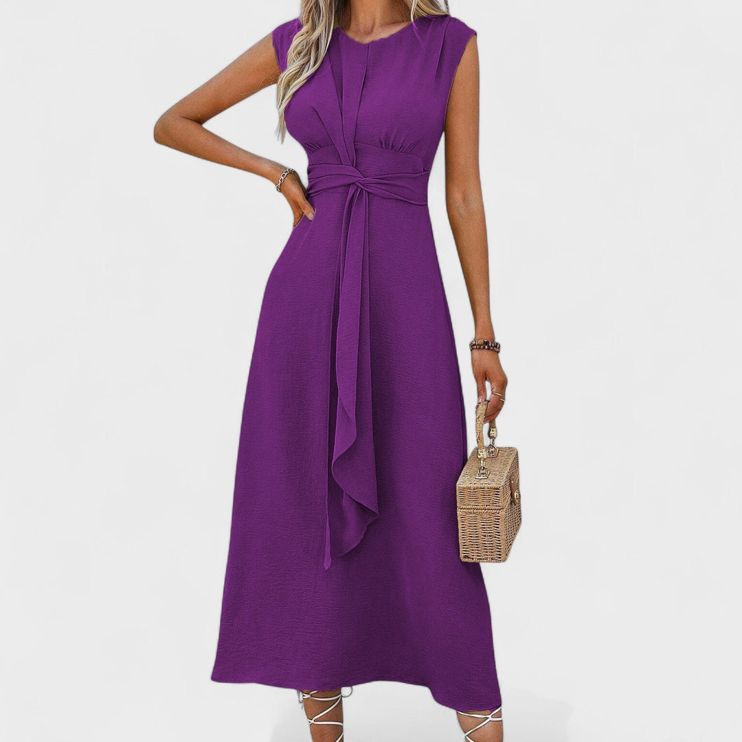 Emilia - Chic Sleeveless Maxi Dress Featuring a Round Neckline