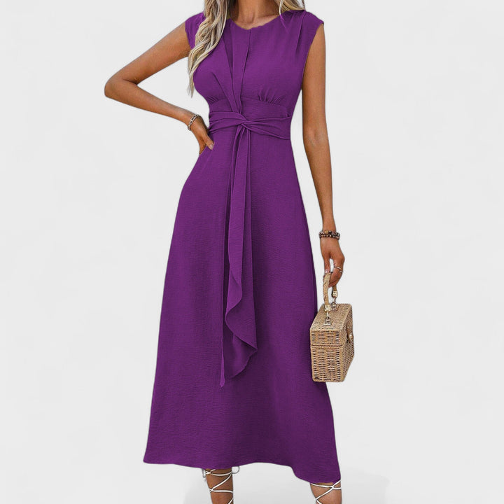 Emilia - Chic Sleeveless Maxi Dress Featuring a Round Neckline
