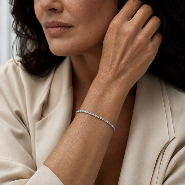 Pulsera rivière estrecha con circonitas alineadas en toda la vuelta