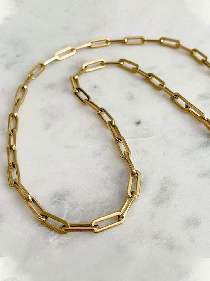 Collar con colgante inspirado en la bicicleta