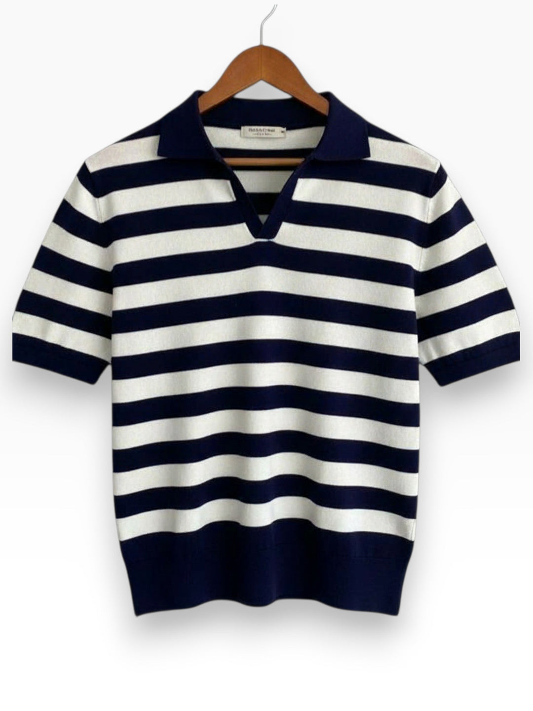 Levi — Polo Refinado de Estilo Contemporáneo