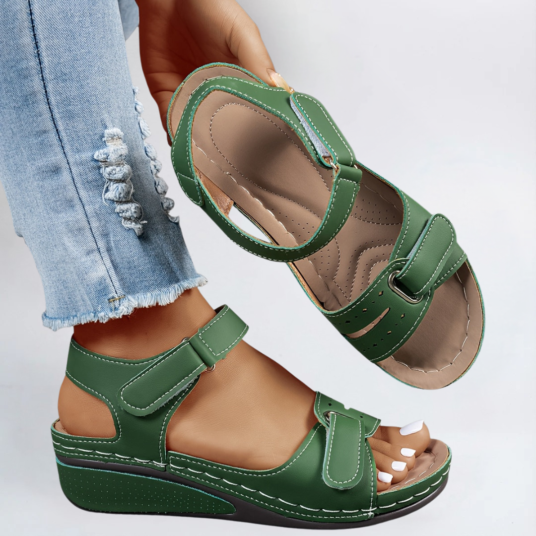 Sandalia de cuña con tiras ajustables para mujer