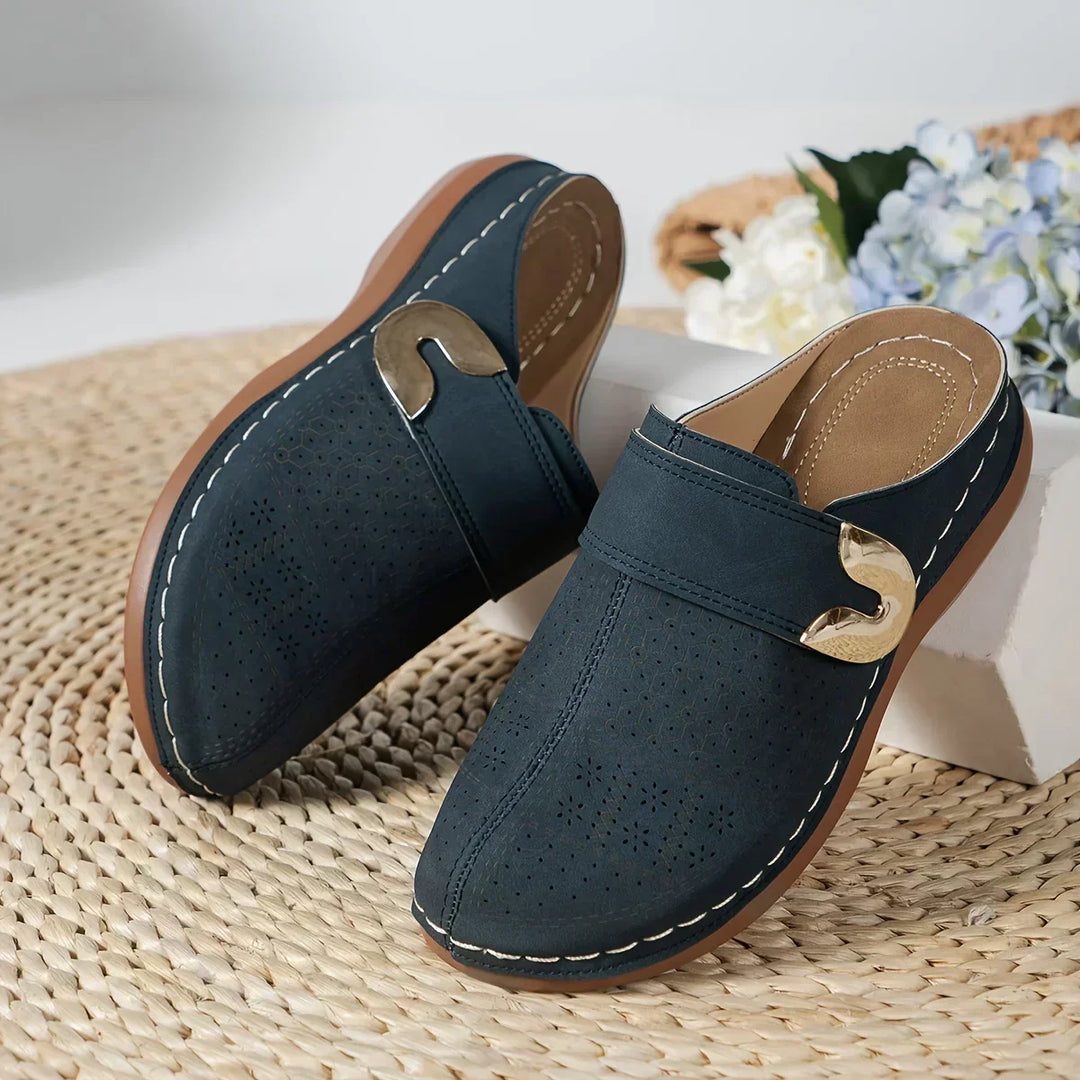Zueco cerrado con hebilla para mujer