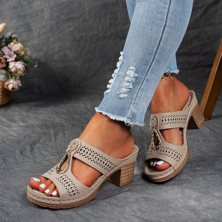 Sandalia de tacón cómoda con detalle brillante para mujer